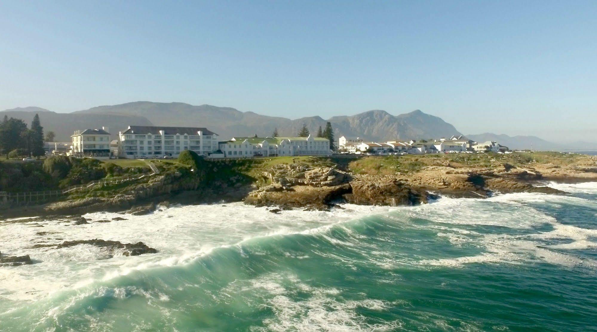 Windsor Self Catering Apartments Hermanus Esterno foto